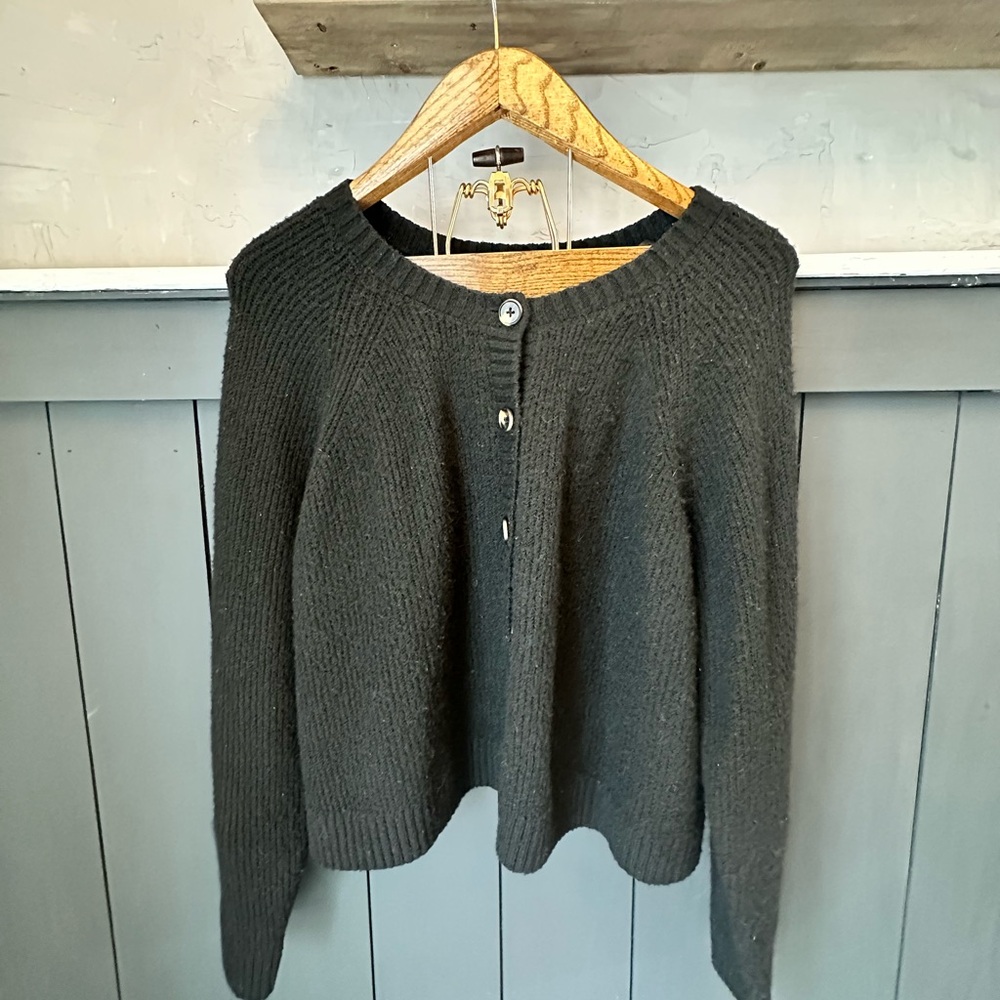 Torrid‎ Button Up V-neck Fuzzy Cardigan Pullover Long Sleeve Size 3/3X (22/24)